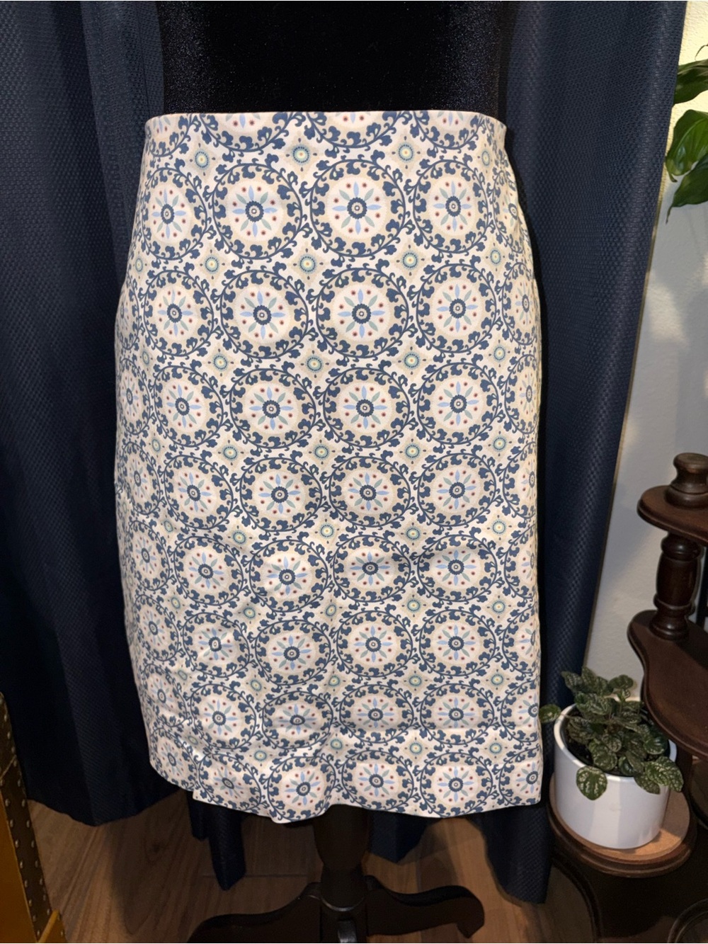 Ann Taylor Factory Blue and White Medallion Pencil Skirt